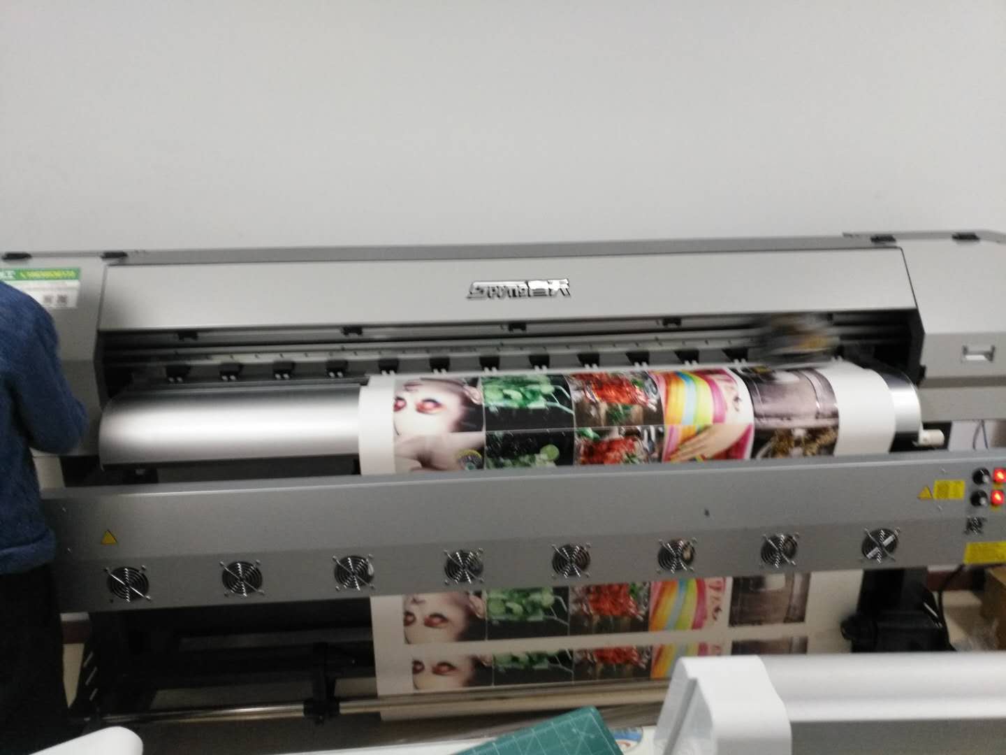 山西臨汾春天SP1800戶外寫真機安裝成功