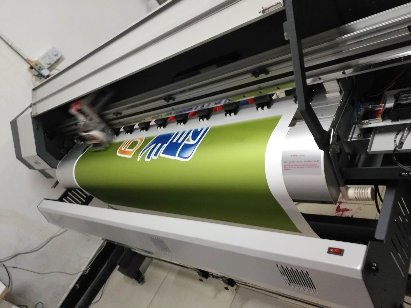 上海SP1600戶內(nèi)和戶外寫真機(jī)?各一臺安裝成功